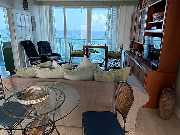 4th image of 333 NE 21st Ave APT 814