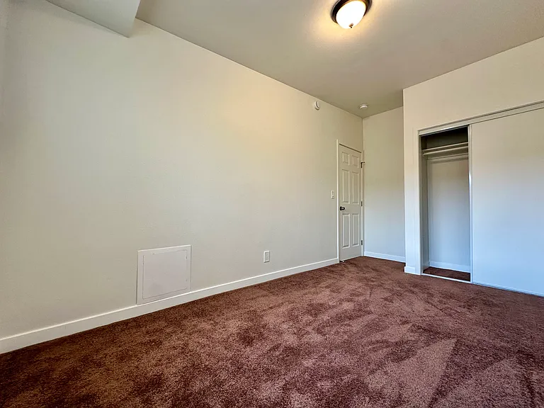 Elaine Joan Apartments — Photo 5