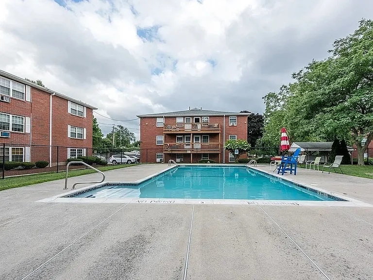 10 Tara Dr #1 — Photo 6