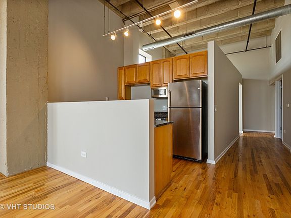 5th image of 1645 W Ogden Ave Unit 411
