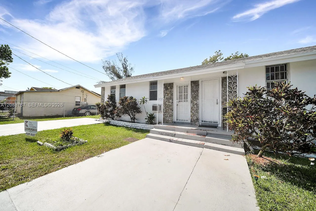 Hialeah Heights — Photo 1