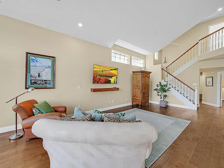 2571 Cherry Hills Dr — Photo 5