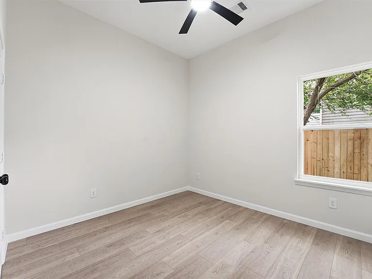 4354 Clover St #B — Photo 10