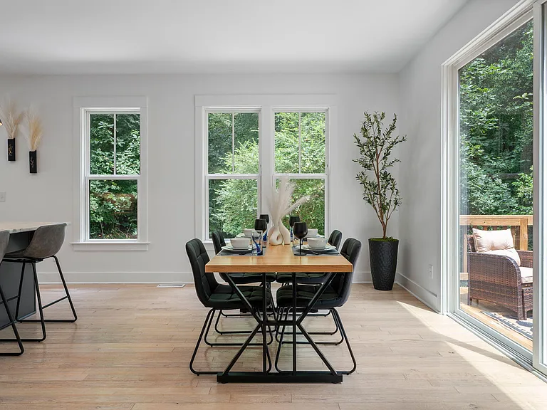 1700 Evergreen — Photo 12