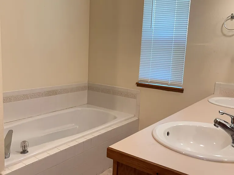 338 Talon Ct — Photo 8