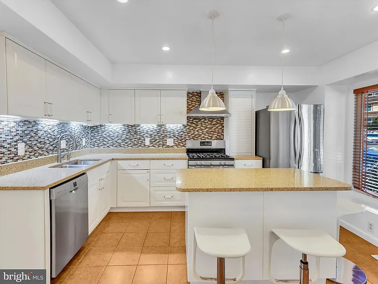 31 Valerian Ct — Photo 5