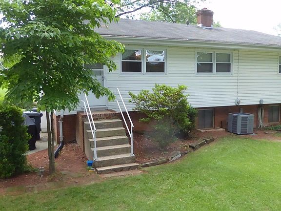 2nd image of 1040 Ardmore Cir