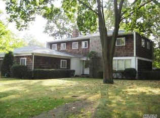 1 Murray Ln, Roslyn Heights, NY 11577