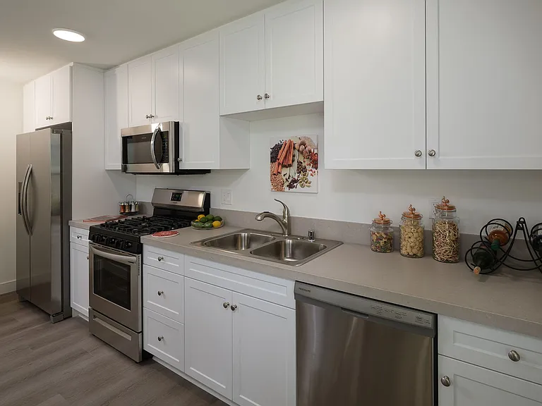 Spacious 2 Bed Townhouses! * Best Koreatown Location * Washer & Dryer * Bidet — Photo 3