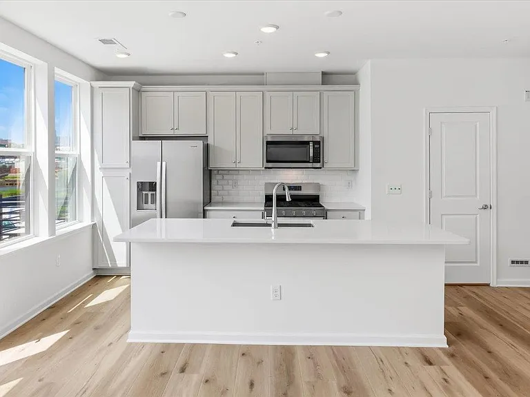 200 Balsam St #208 — Photo 10