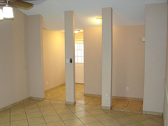 5th image of 1315 Valley Landing Dr