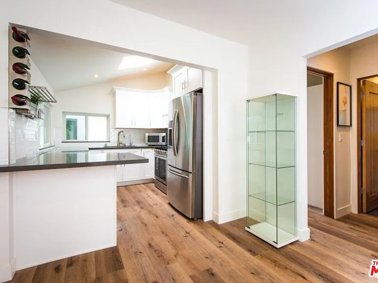 2341 Beach Ave — Photo 14