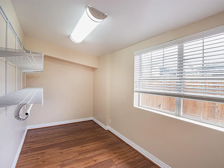 2098 Harland Dr — Photo 32