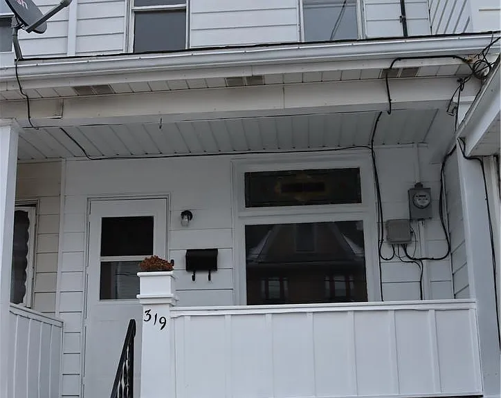 319 N Columbia St — Photo 1