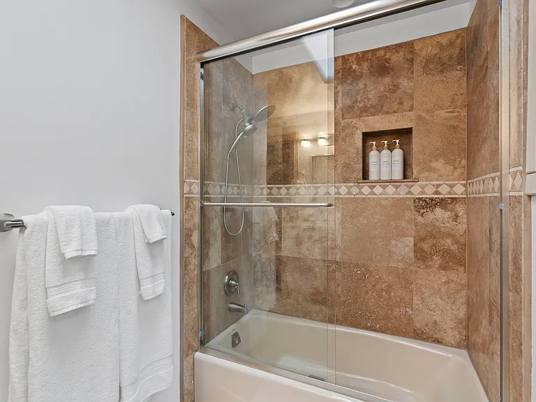 970 Thunderbird Ct — Photo 38