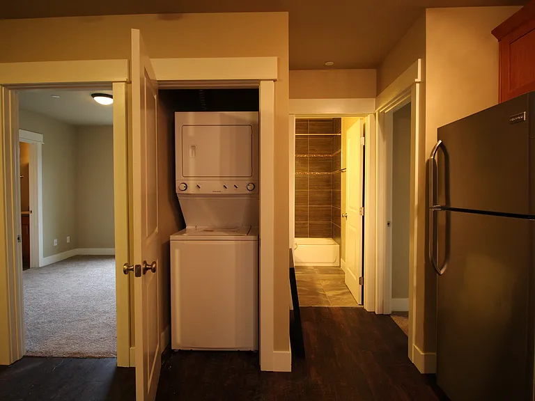 1617 Southlane Apartments — Photo 7
