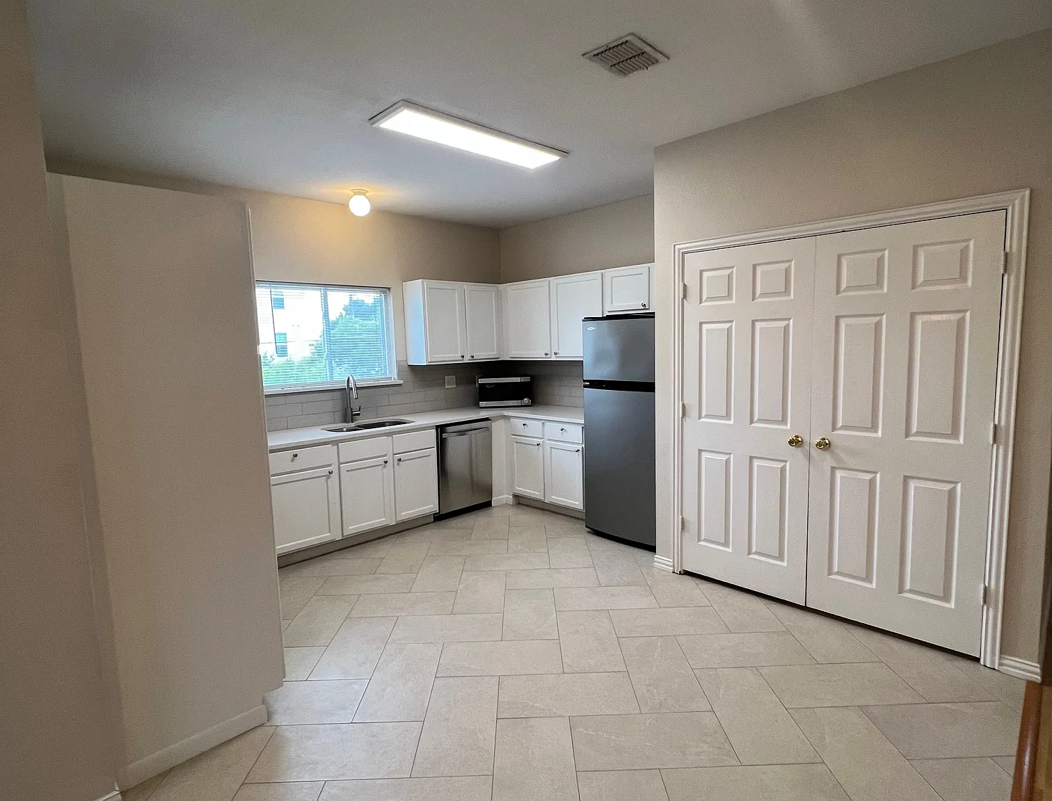 3201 Waits Ave — Photo 3
