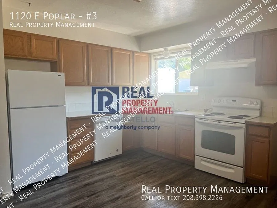 3 Bedroom 1 Bath Apartment — Photo 4