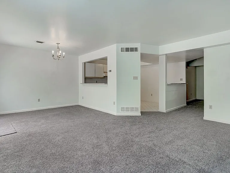 1940 Daybreak Cir — Photo 8