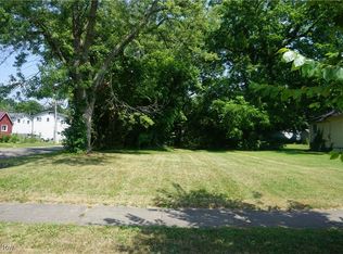 Seward Ave, Akron, OH 44320