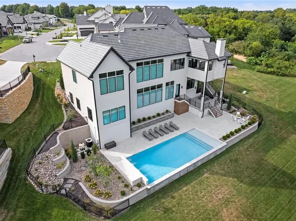 7390 N National Dr, Kansas City, MO 64152