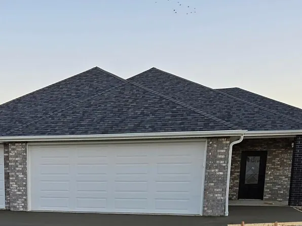 265 Rosewood Ct, Holts Summit, MO 65043