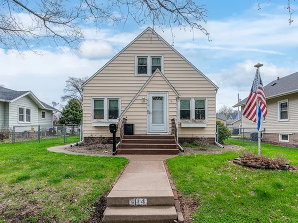 414 45th St, Moline, IL 61265