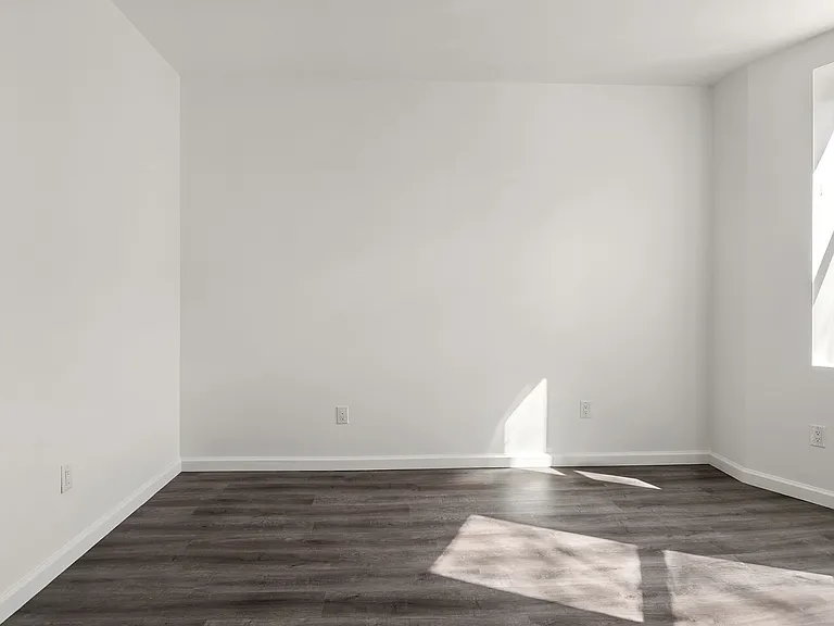 1047 Morris Ave #5 — Photo 12