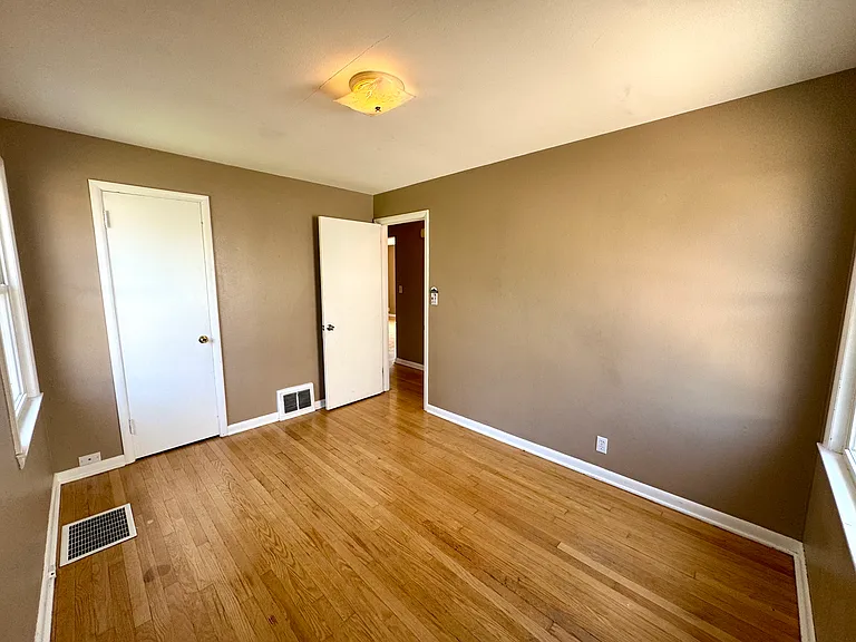 6343 51st Ave — Photo 9