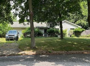 1 Julia Cir, East Setauket, NY 11733