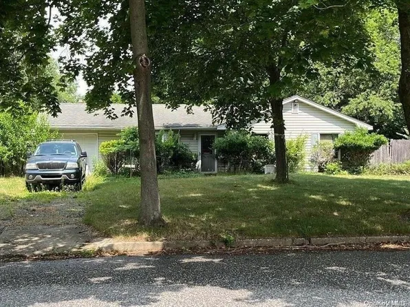 1 Julia Circle, East Setauket, NY 11733