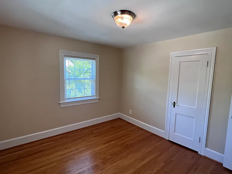 429 N Jackson St — Photo 13