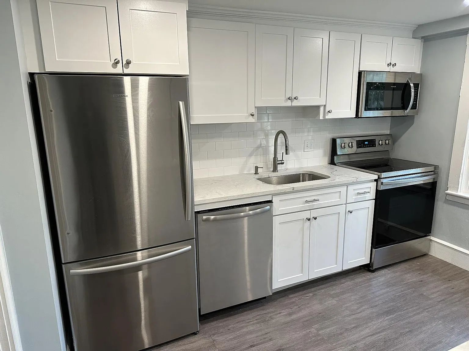 2 bed, 950 sqft, $2,700 — Photo 2