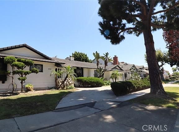 3rd image of 232 N Hillcrest Blvd