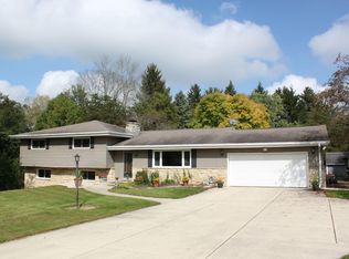 8414 W Holly Rd, Mequon, WI 53097