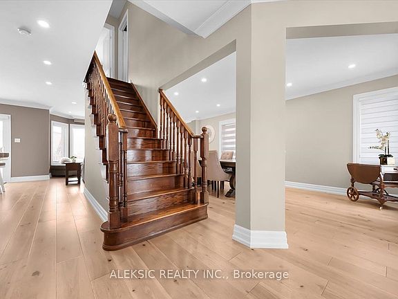 4th image of 33 Hillpath Cres