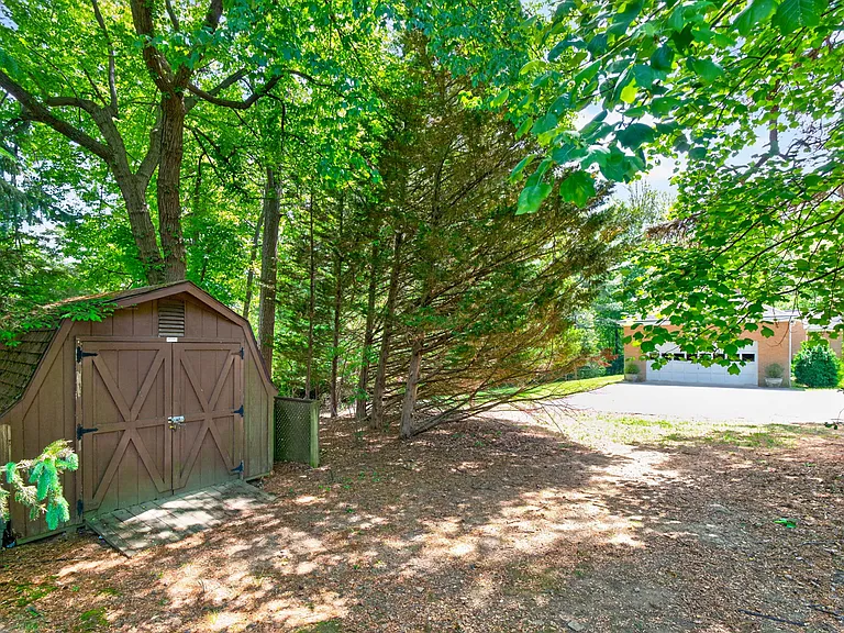 535 E Rio Rd — Photo 41