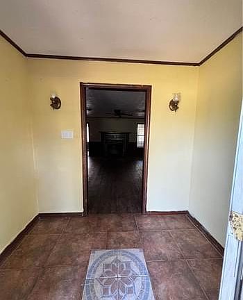2nd image of 990 Evelyn Cir