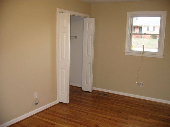 4th image of 18 Crofton Dr