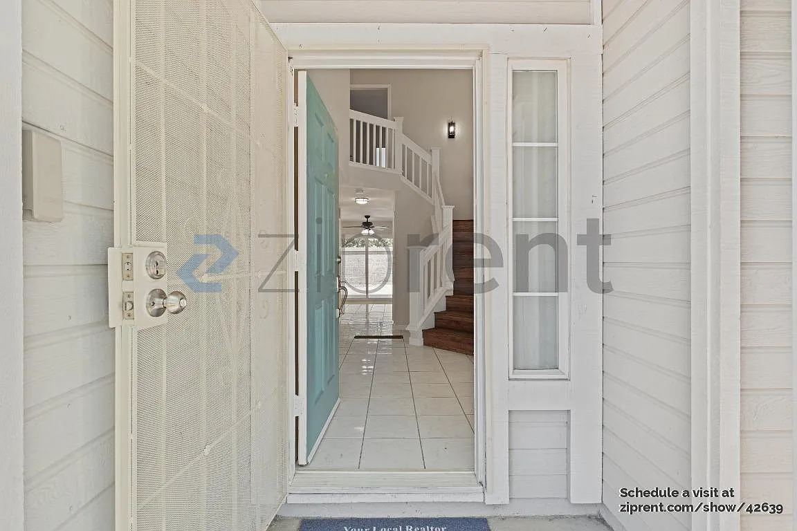 4 bed, 1705 sqft, $3,200 — Photo 4