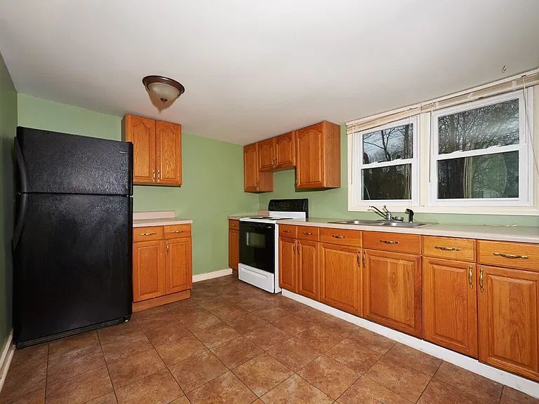 207 N Oak St #A — Photo 9