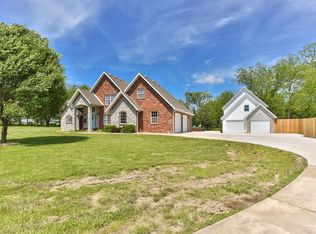 915 E 438th Rd, Bolivar, MO 65613