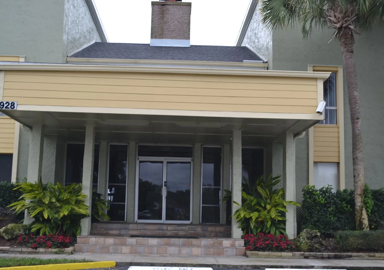 1st Floor 1Bdrm 1Bth — Photo 1