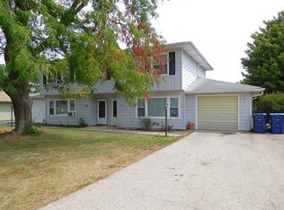 65 W Anchor Dr, Oswego, IL 60543