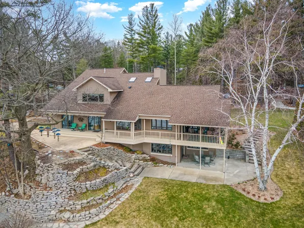 573 W Fishermans Point, Sanford, MI 48657