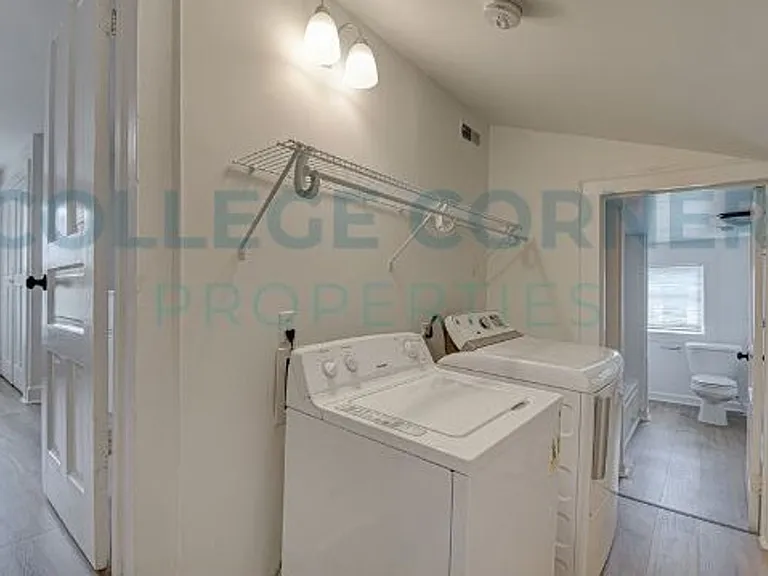 639 S Poplar St #C — Photo 16