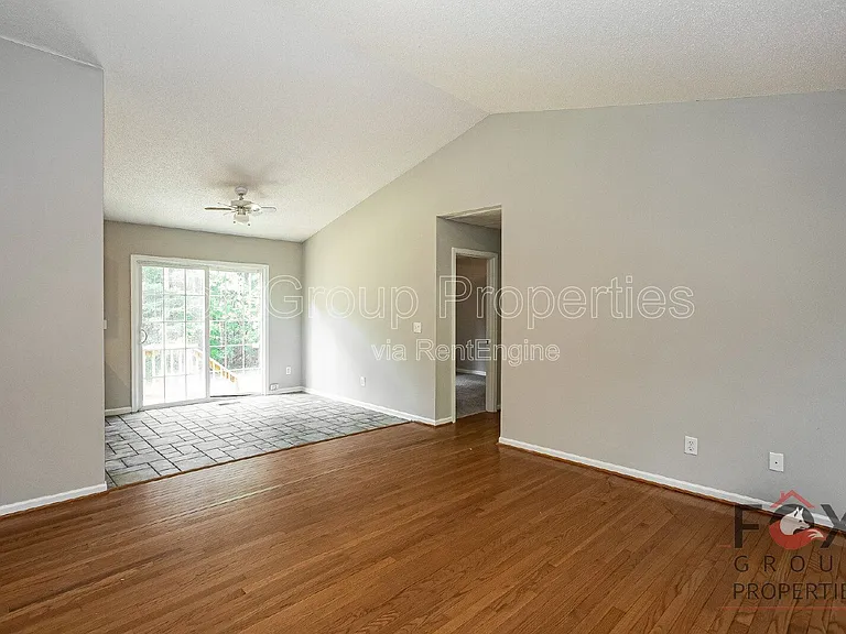 184 Brook Creek Dr — Photo 5