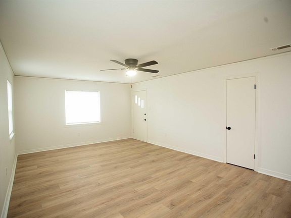 3rd image of 2000 S Harrison St
