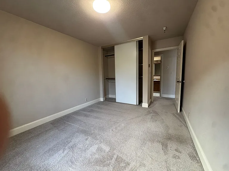 500 Poplar Avenue (903r) — Photo 18