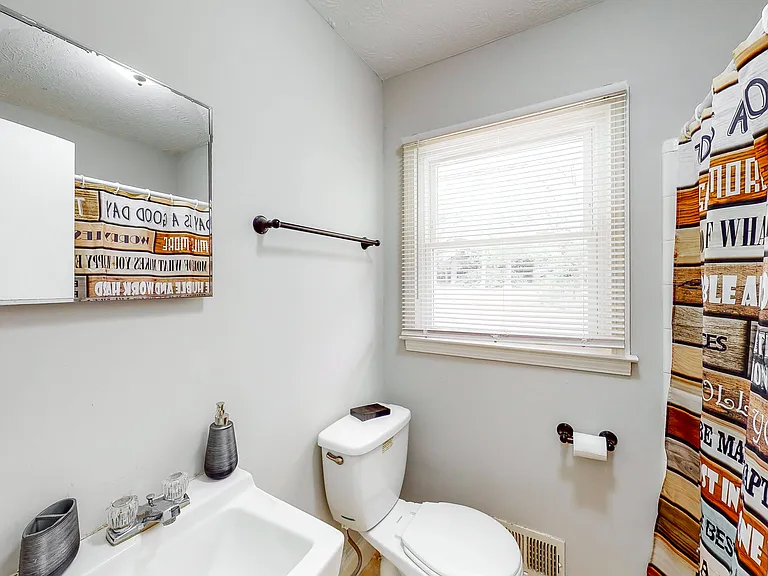 Full Bath Tub/Shower